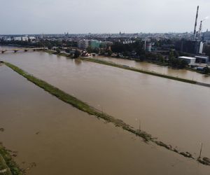 Wrocław - Odra wysoki poziom wody przy porcie miejskim (czwartek, 19.09)