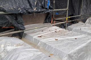 Tak dziś wygląda grób rodzinny Damięckich na Starych Powązkach. Przytłaczający widok