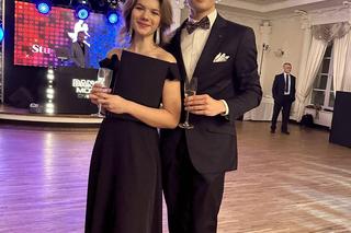 Studniówka w XXI Liceum im. Bolesława Prusa. Zobacz, jak bawili się maturzyści