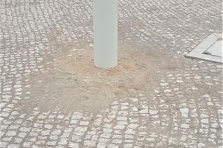 Nieestetyczny słup stanął na środku placu Grunwaldzkiego