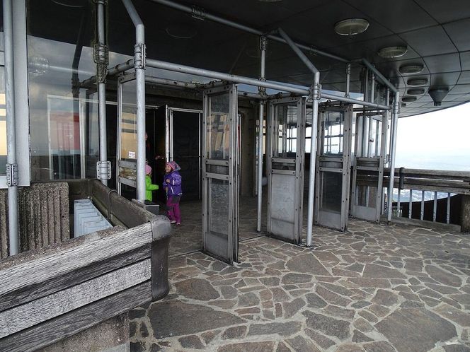 Ještěd, futurystyczny hotel i nadajnik telewizyjny