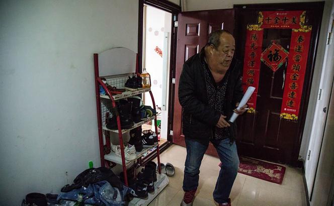 Mężczyzna z wielką szyją