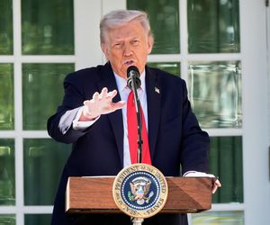 Panika pod Białym Domem. Auto sforsowało bramę. W budynku był Donald Trump!