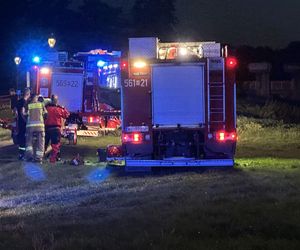 Akcja służb pod Warszawą. Ciało zwisało głową w dół z zapory wodnej