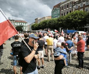 Manifestacja pod hasłem Sto nielegalnej imigracji w Lesznie