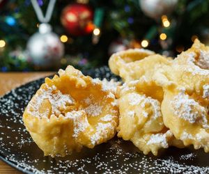 Włoskie faworki CENCI lub CHIACCHERE. Bosko lekkie ciasteczka karnawałowe