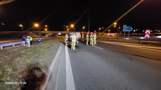  Kierowca busa usnął za kółkiem. Kolizja przy węźle na S5 niedaleko Śmigla