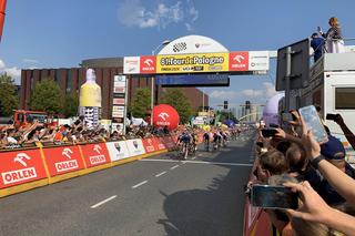 Tour de Pologne 2024 w Katowicach. Tysiące kibiców witało kolarzy na mecie pod Spodkiem