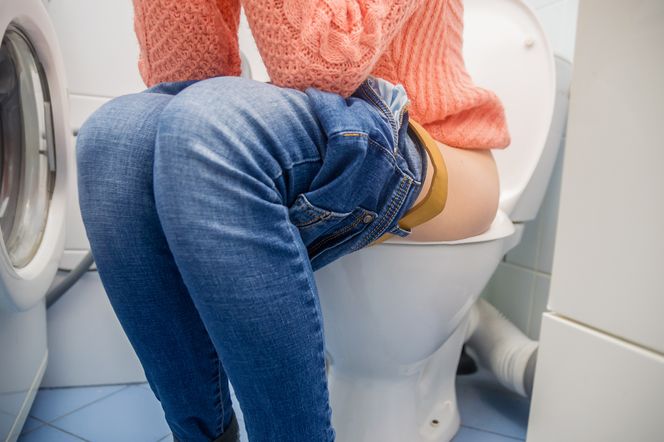 Hematochezja kału może zwiastować raka jelita grubego. Występuje u 89 proc. chorych