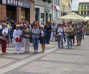 Protest „Ani Jednej Więcej!” w Rybniku. Protestowano przed biurem PiS [ZDJĘCIA]