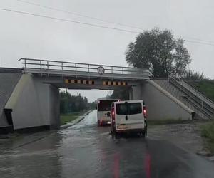 Zagrożenie powodziowe w Śląskiem. Zalane drogi, lokalne podtopienia w całym regionie