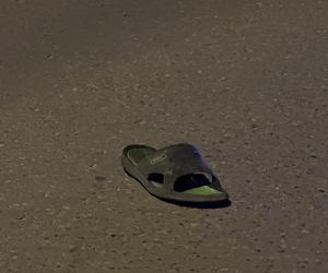 Nocny pościg na Białołęce. Samochodem huknął w drzewo, uciekając zgubił klapki