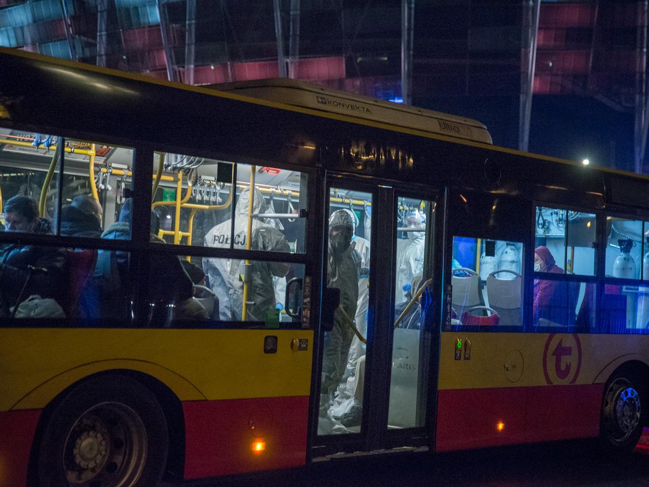 Autobus przewiózł pierwszych pacjentów do Szpitala Narodowego! Zobacz zdjęcia [GALERIA]