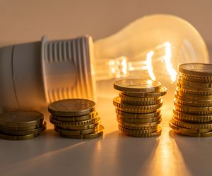 Ceny prądu 2023 - mimo zamrożenia oraz limitów i tak wzrosną! Sprawdź o ile?