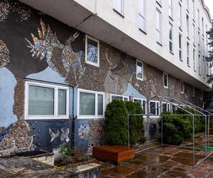 Mozaiki Rechowiczów w warszawskim Domu Chłopa - zobacz zdjęcia. Dziś mieści się tu Hotel Gromada