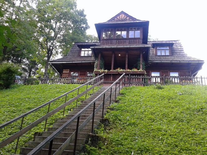 Ta małopolska willa jest perłą architektury. Kiedyś należała do sławnego poety, pioniera Młodej Polski
