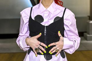 Ten wzór to klasyka, która nigdy nie wyjdzie z mody.  Takie ciuchy w twojej szafie sprawią, że będziesz wyglądać jak gwiazda