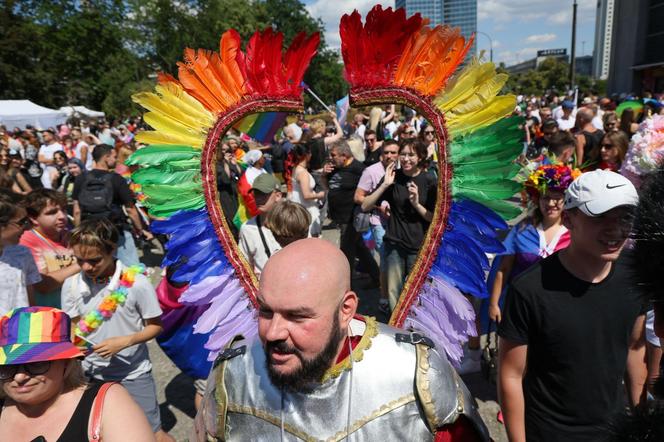 „Czas na równość jest teraz”. Ulicami Warszawy przeszła Parada Równości [GALERIA]