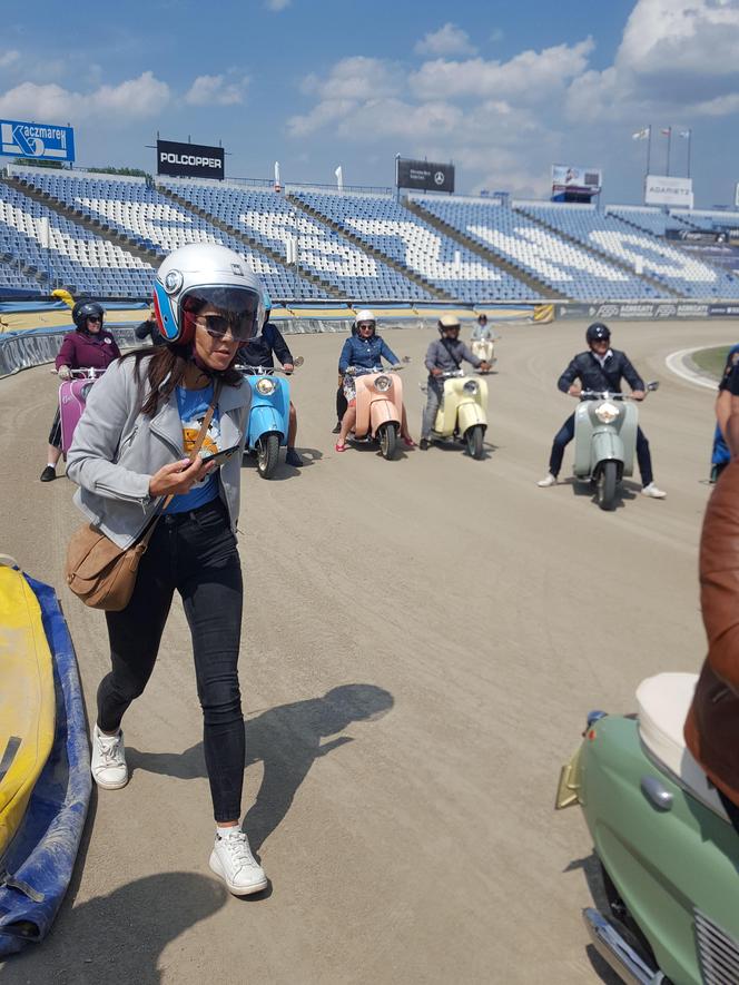 Osy kręciły kółka na stadionie żużlowym w Lesznie. Ogólnopolski zlot skuterów Osa Osieczna-Leszno 