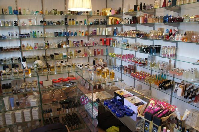 Łódź: Kupiłeś perfumy w internecie po okazyjnej cenie? Mogą pochodzić z nielegalnego laboratorium na Górnej [WIDEO]