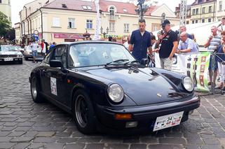 XX Podkarpacki Rajd Pojazdów Zabytkowych - konkurs elegancji na Rynku w Rzeszowie