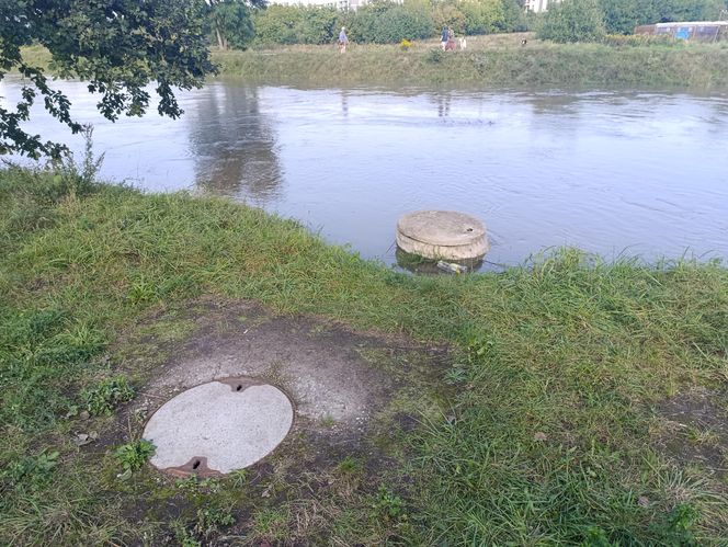 Stan rzeki Ślęza cały czas się podnosi. Przekroczono już stan alarmowy. Jak wygląda sytuacja?