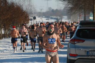 „Im mniej ubrań tym lepiej” Nad Zalewem Zembrzyckim w Lublinie odbył się „bieg na golasa”! 