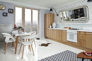 Biała podłoga-jodełka w kuchni