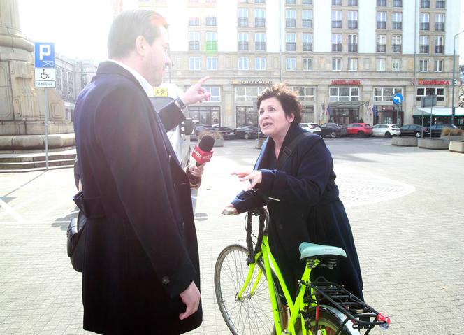 Ustawka kandydatów na placu Konstytucji. Wojna Lewicy i Trzeciej Drogi o miejsca parkingowe 