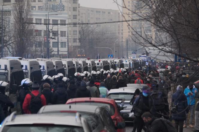 Dom Jarosława Kaczyńskiego otoczony jak twierdza