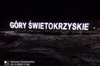 Napis Góry Świętokrzyskie w gminie Górno koło Kielc