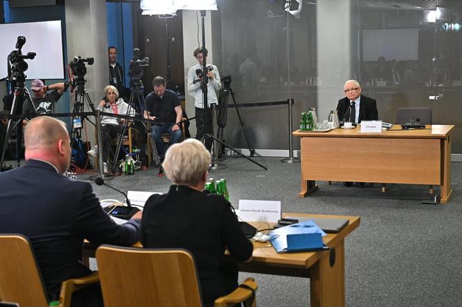 Jarosław Kaczyński zeznaje przed komisją śledcza ds. Pegasusa