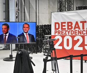 Wielkie wejście Trzaskowskiego do TVP. Zdjęcia uchwyciły każdy krok