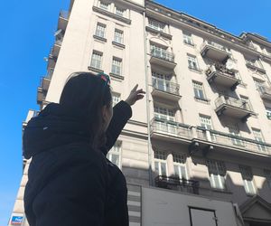 „Marzę, żeby się ogrzać przed śmiercią”. Mieszkańcy kamienicy w centrum Warszawy żyją bez centralnego ogrzewania