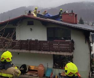 Pożar budynku jednorodzinnego w Szczyrku. Spaliły się m.in. wyposażenie domu i altana 