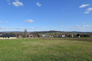 Jasionów - w tej wsi na Podkarpaciu znajduje się zabytkowy dwutraktowy dwór. Mieszkał tu znany urzędnik austriacki