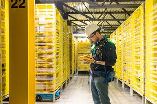 Praca w magazynie Amazon