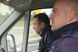 Gdańsk: Policjanci uratowali młodego mężczyznę. Stał nad kanałem ze sznurem na szyi