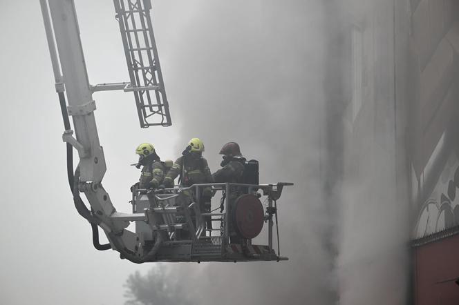 Służby ostrzegają! Alarmowy poziom amoniaku w związku z pożarem w Krośnie