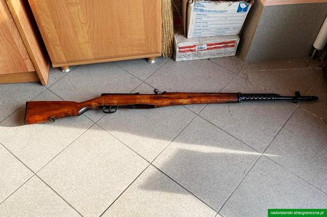 Potężny arsenał broni i amunicji w warszawskim mieszkaniu. To mogło skończyć się tragicznie!