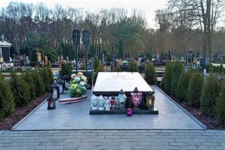 Grób Aleksandra Doby w drugą rocznicę śmierci