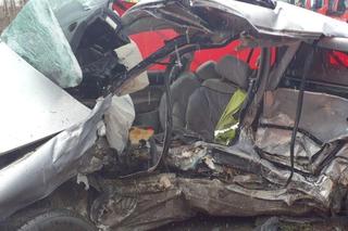 Śmiertelny wypadek pod Radomskiem! Potworne zderzenie dwóch osobówek [ZDJĘCIA]