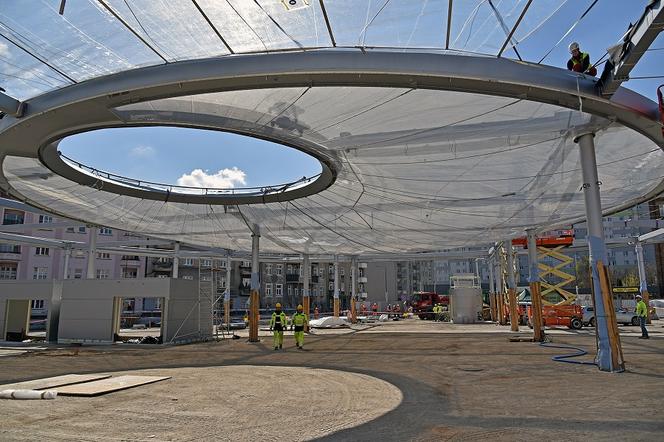 Rynek Łazarski z jedną z największych na świecie poduszek ETFE