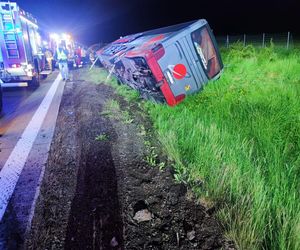 Wypadek autokaru wojskowego na autostradzie A4. Wielka akcja służb ratunkowych [ZDJĘCIA]