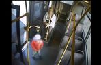 Wrocław. 3-latek sam podróżował komunikacją miejską. Pomógł mu kierowca autobusu [ZDJĘCIA].