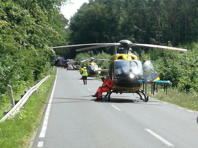 Koszmarny wypadek w powiecie kołobrzeskim. Nie żyje jedna osoba, troje dzieci w szpitalu