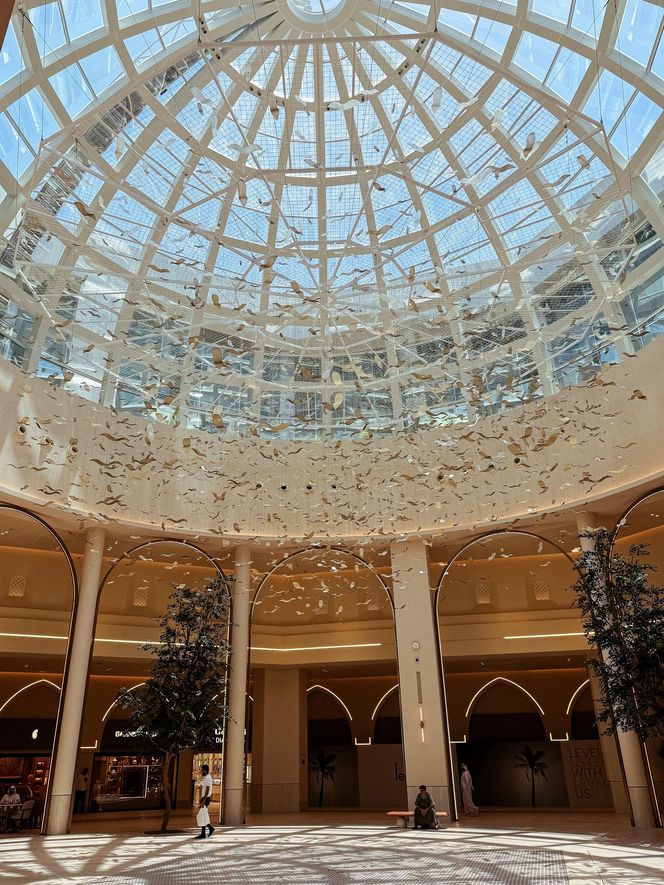 Szklana instalacja w Dubaju autorstwa Edyty Barańskiej