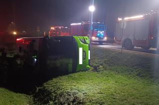 Wypadek na trasie krajowej koło Buska-Zdroju. Przewrócił się autokar przewożący obywateli Ukrainy