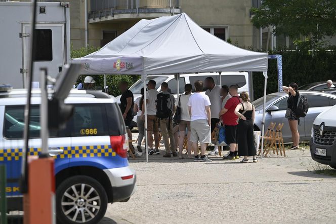 Mieszkańcy Ząbek wracają do swoich mieszkań po najpotrzebniejsze rzeczy