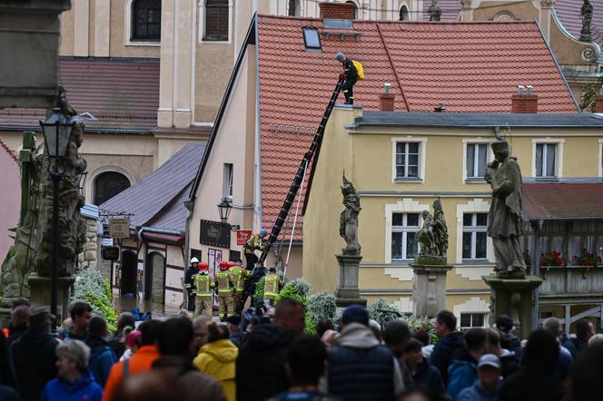 Dynamiczna sytuacja powodziowa. Rzeka Nysa Kłodzka zalała Kłodzko, 15 bm